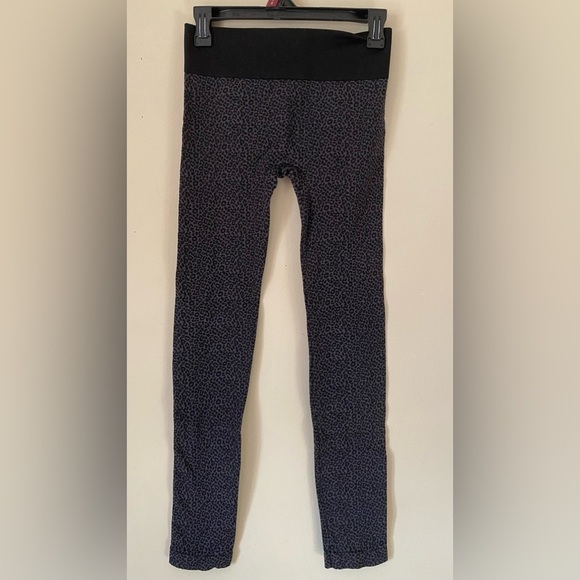 Legacy Animal Print Leggings M NWOT - Picture 2 of 5